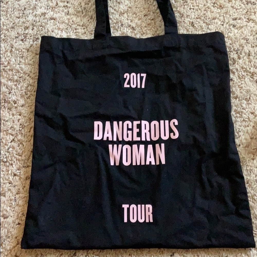 dangerous woman tour 2017 tote bag